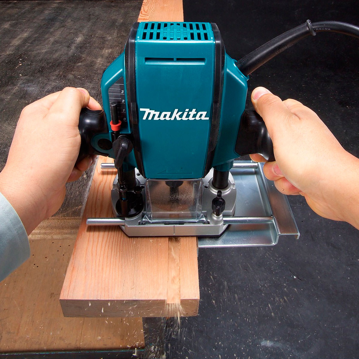 Tupia de Coluna 900W 27000RPM RP0900 Makita
