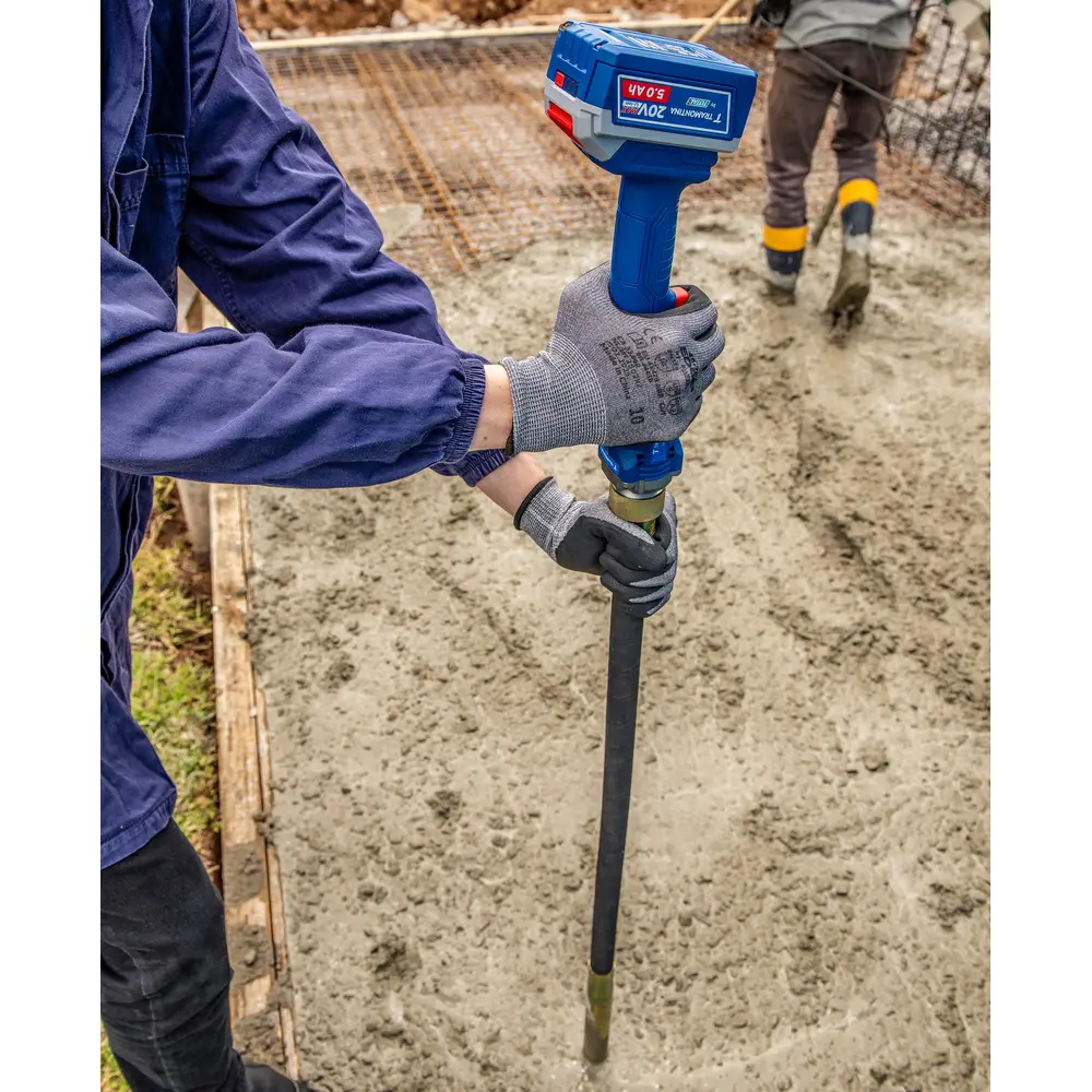 Vibrador de Concreto 20V 2300rpm Com Mangueira Tramontina