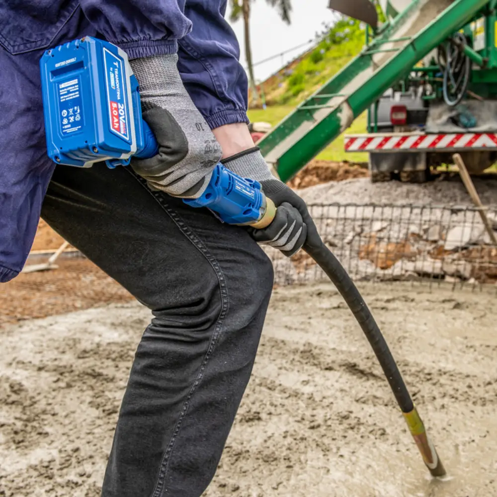 Vibrador de Concreto 20V 2300rpm Com Mangueira Tramontina